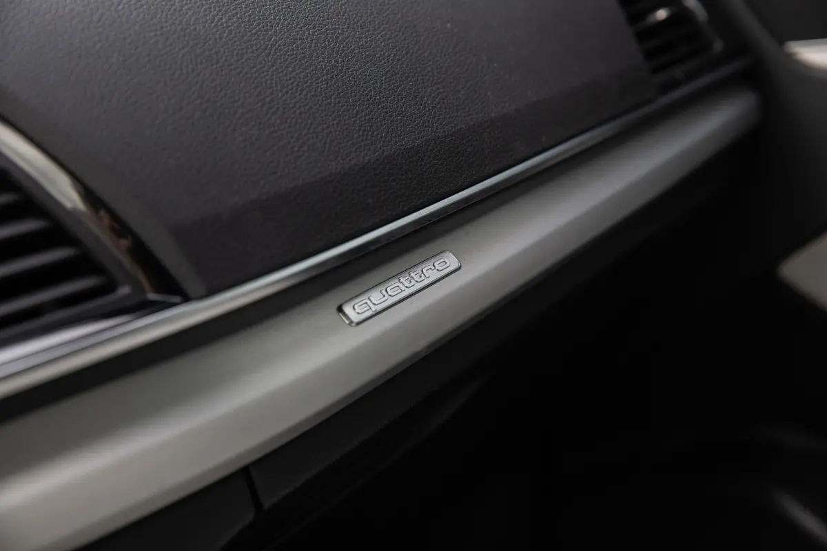 55 TFSI e S edition , S-line , Panoramadak, Trekhaak, Carplay, Leder
