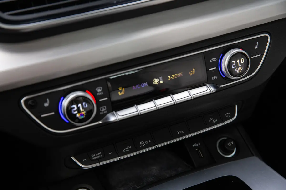 55 TFSI e S edition , S-line , Panoramadak, Trekhaak, Carplay, Leder