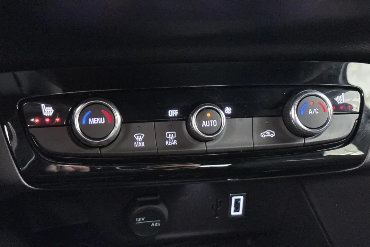 1.2 Turbo Hybrid Ultimate / Navi / Carplay / Camera / Winterpakket / 17 Inch
