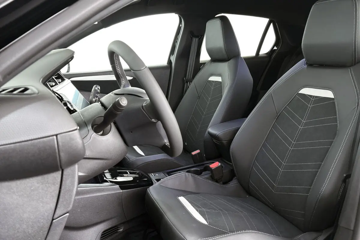 1.2 Turbo Hybrid Ultimate / Navi / Carplay / Camera / Winterpakket / 17 Inch