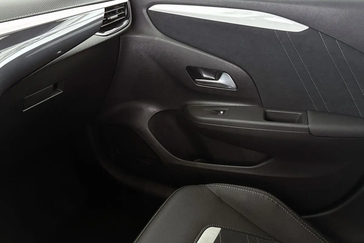 1.2 Turbo Hybrid Ultimate / Navi / Carplay / Camera / Winterpakket / 17 Inch