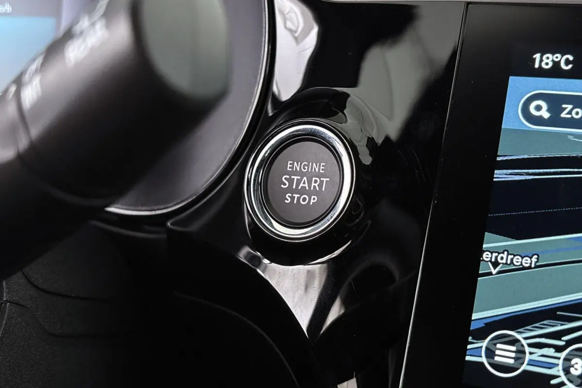 1.2 Turbo Hybrid Ultimate / Navi / Carplay / Camera / Winterpakket / 17 Inch