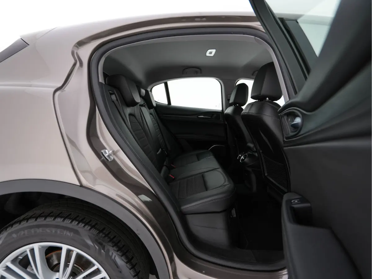 2.2d Super Aut. *LEATHER-FABRIC | BI-XENON | DAB+ | NAVI-FULLMAP | COMFORT-SEATS | ECC | CRUISE | PDC | 18"ALU*