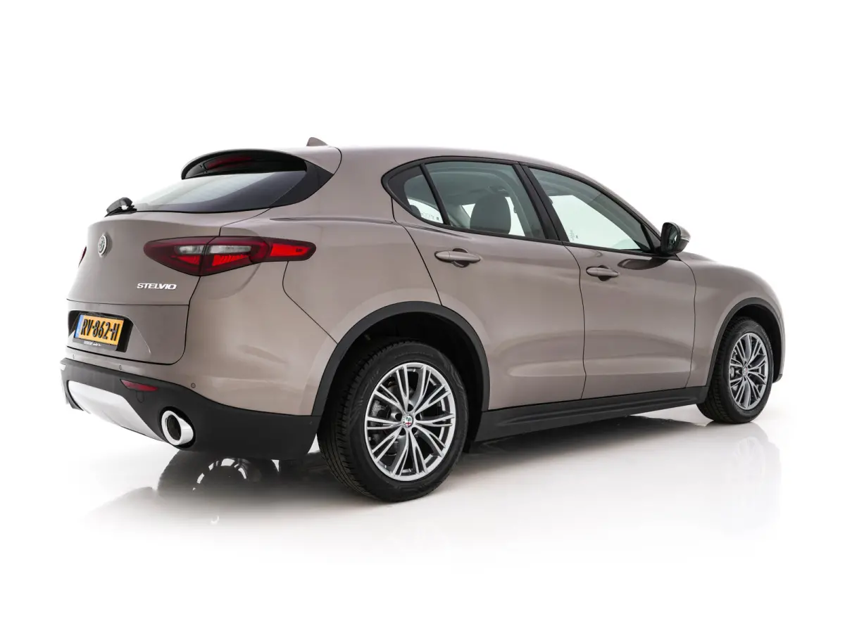2.2d Super Aut. *LEATHER-FABRIC | BI-XENON | DAB+ | NAVI-FULLMAP | COMFORT-SEATS | ECC | CRUISE | PDC | 18"ALU*