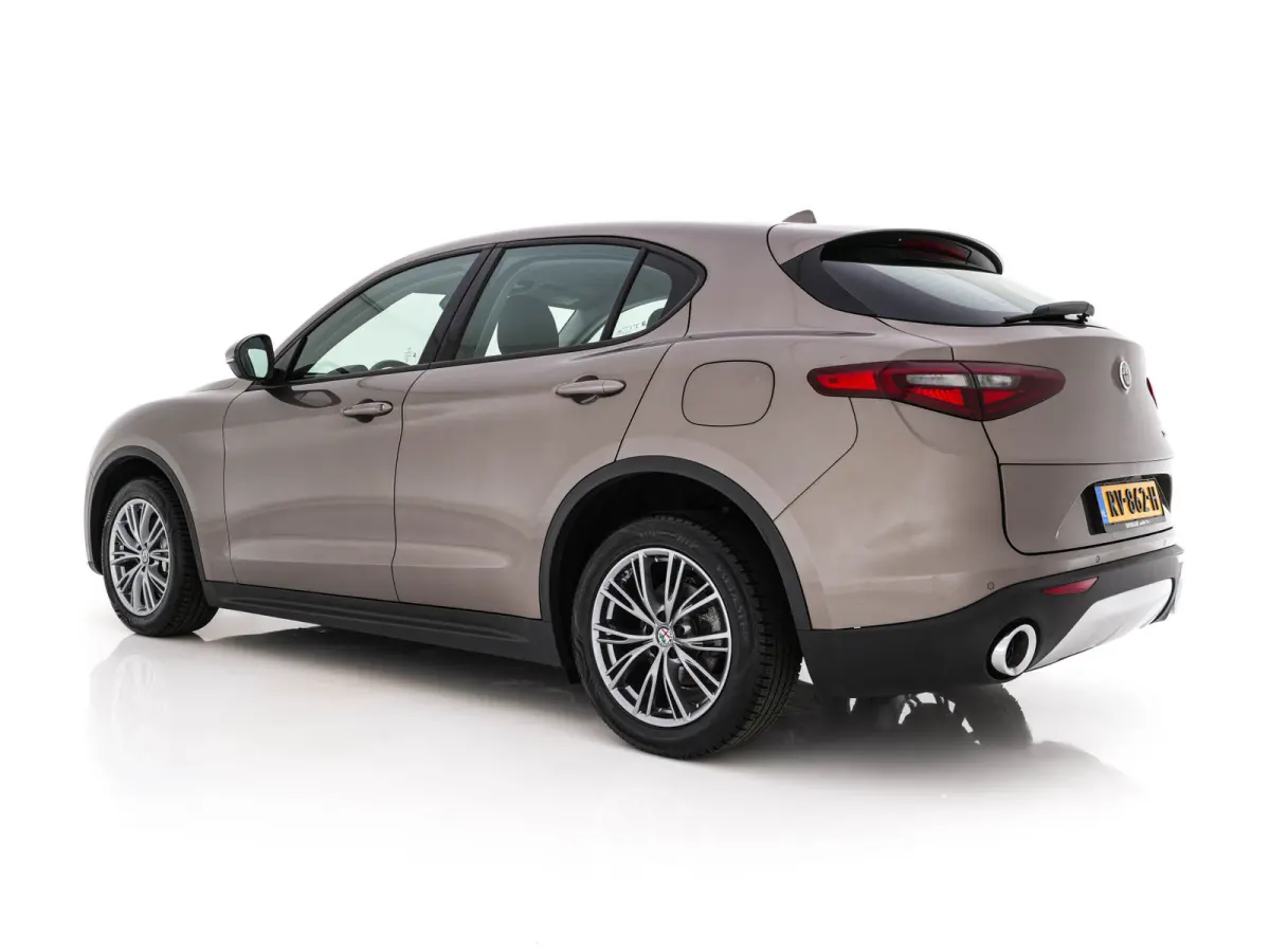 2.2d Super Aut. *LEATHER-FABRIC | BI-XENON | DAB+ | NAVI-FULLMAP | COMFORT-SEATS | ECC | CRUISE | PDC | 18"ALU*