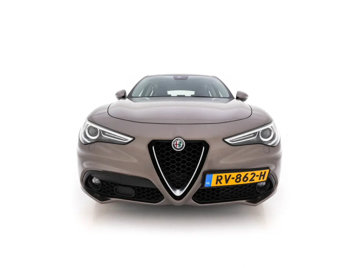 2.2d Super Aut. *LEATHER-FABRIC | BI-XENON | DAB+ | NAVI-FULLMAP | COMFORT-SEATS | ECC | CRUISE | PDC | 18"ALU*