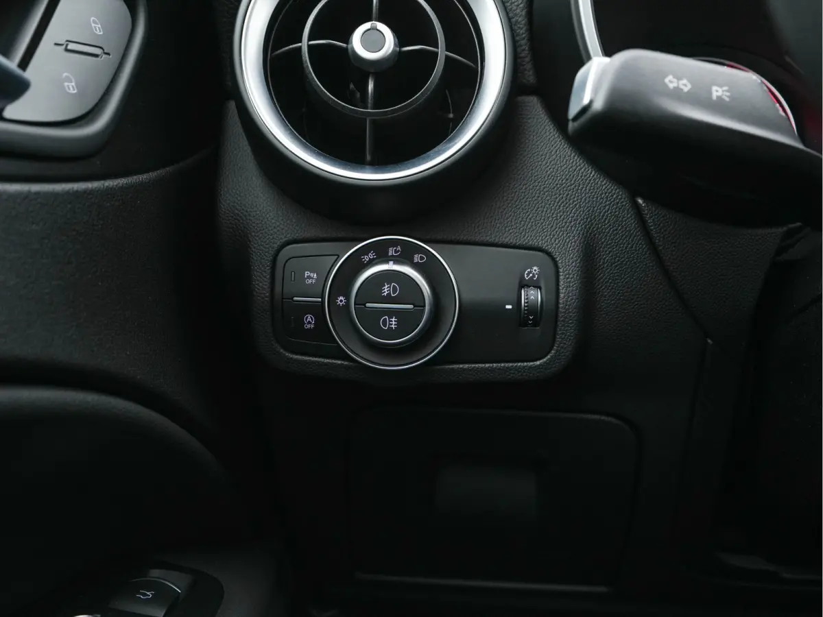 2.2d Super Aut. *LEATHER-FABRIC | BI-XENON | DAB+ | NAVI-FULLMAP | COMFORT-SEATS | ECC | CRUISE | PDC | 18"ALU*