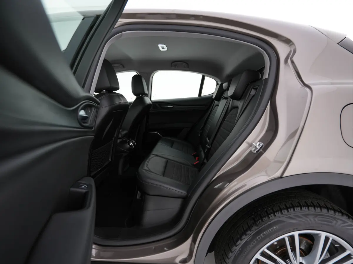 2.2d Super Aut. *LEATHER-FABRIC | BI-XENON | DAB+ | NAVI-FULLMAP | COMFORT-SEATS | ECC | CRUISE | PDC | 18"ALU*