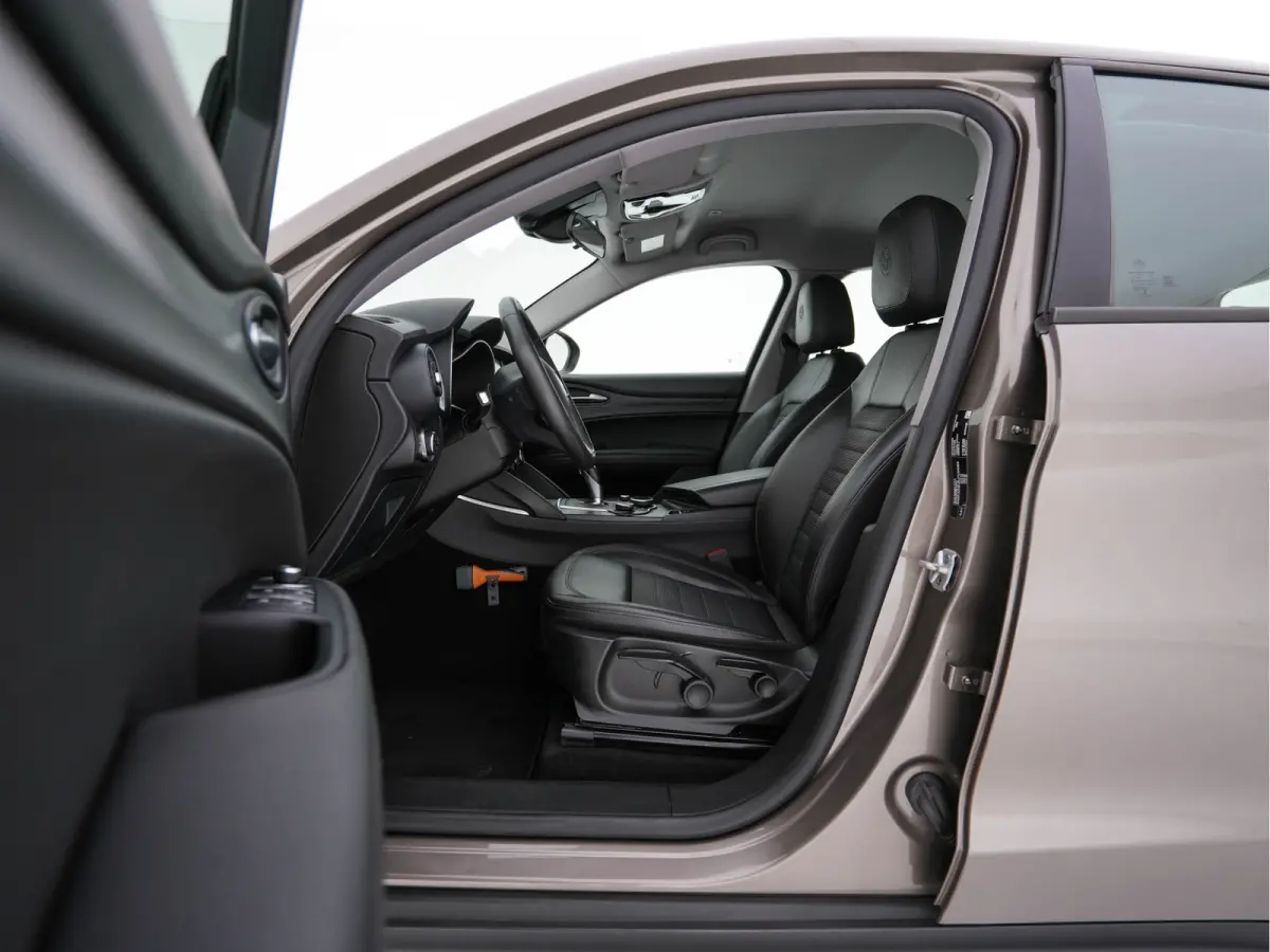 2.2d Super Aut. *LEATHER-FABRIC | BI-XENON | DAB+ | NAVI-FULLMAP | COMFORT-SEATS | ECC | CRUISE | PDC | 18"ALU*