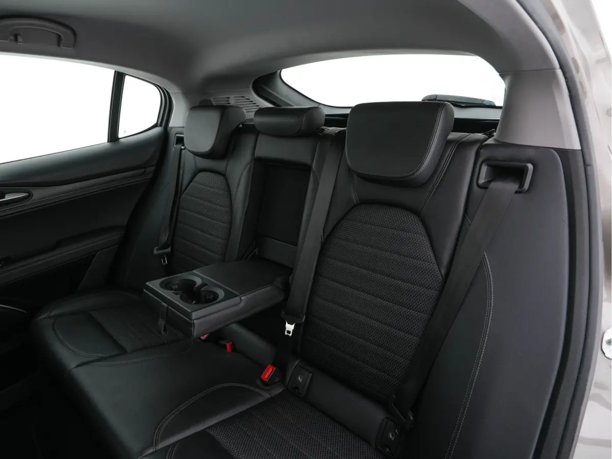 2.2d Super Aut. *LEATHER-FABRIC | BI-XENON | DAB+ | NAVI-FULLMAP | COMFORT-SEATS | ECC | CRUISE | PDC | 18"ALU*
