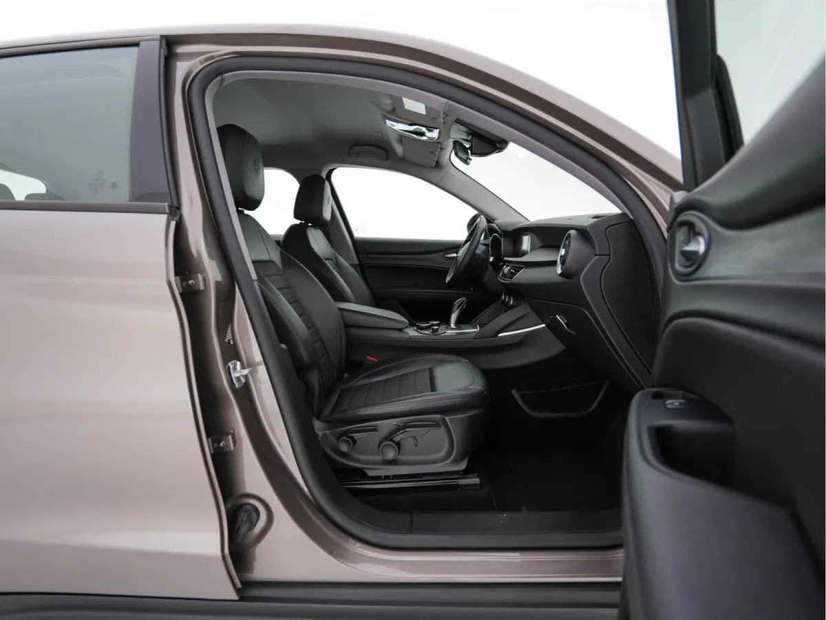 2.2d Super Aut. *LEATHER-FABRIC | BI-XENON | DAB+ | NAVI-FULLMAP | COMFORT-SEATS | ECC | CRUISE | PDC | 18"ALU*