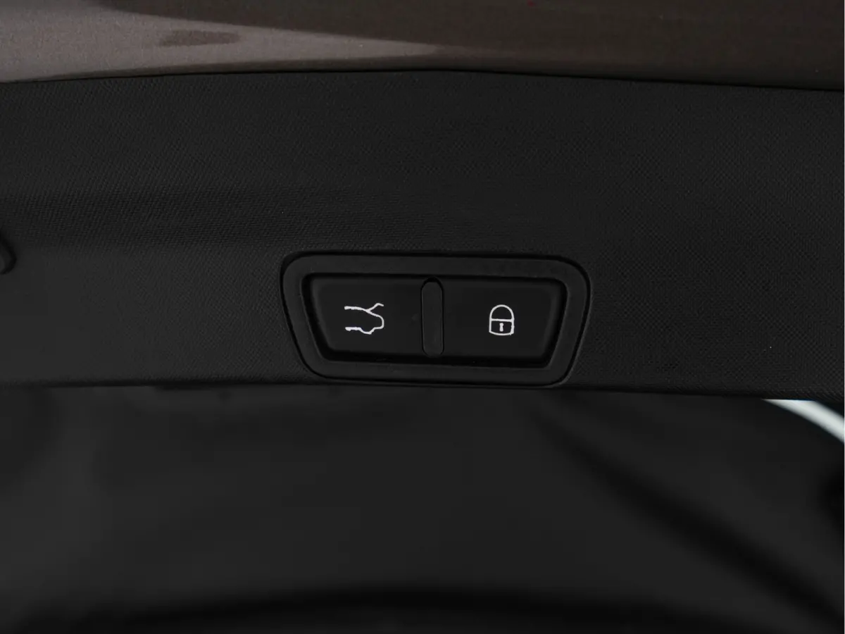 2.2d Super Aut. *LEATHER-FABRIC | BI-XENON | DAB+ | NAVI-FULLMAP | COMFORT-SEATS | ECC | CRUISE | PDC | 18"ALU*