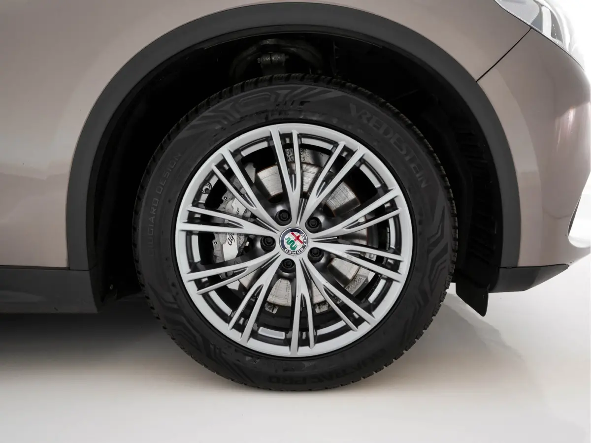 2.2d Super Aut. *LEATHER-FABRIC | BI-XENON | DAB+ | NAVI-FULLMAP | COMFORT-SEATS | ECC | CRUISE | PDC | 18"ALU*