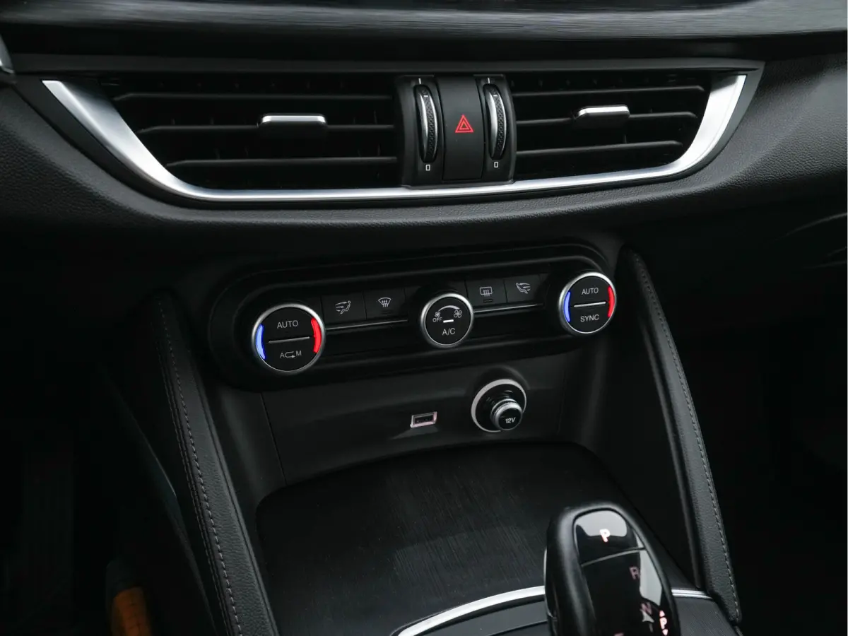 2.2d Super Aut. *LEATHER-FABRIC | BI-XENON | DAB+ | NAVI-FULLMAP | COMFORT-SEATS | ECC | CRUISE | PDC | 18"ALU*
