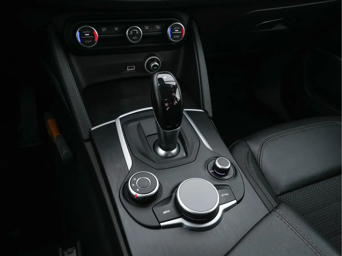 2.2d Super Aut. *LEATHER-FABRIC | BI-XENON | DAB+ | NAVI-FULLMAP | COMFORT-SEATS | ECC | CRUISE | PDC | 18"ALU*