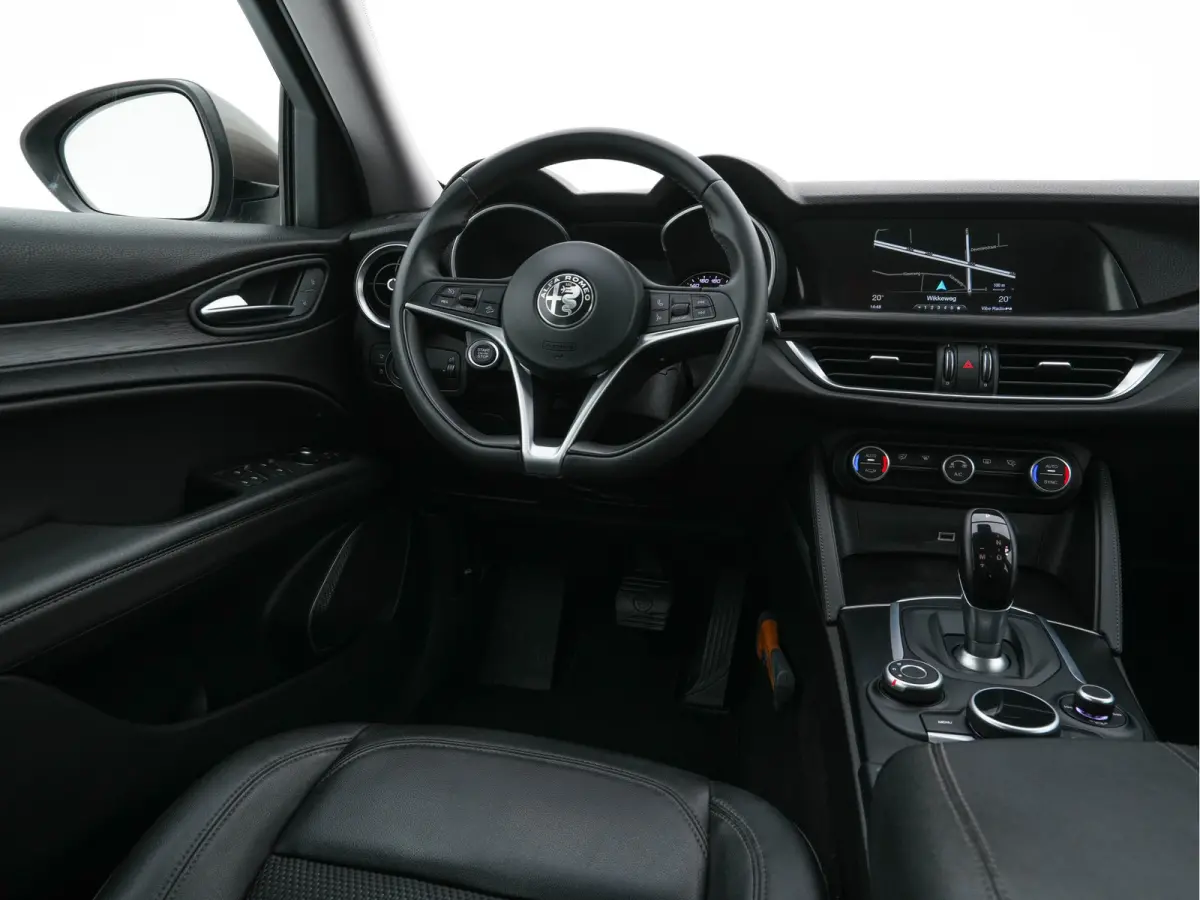 2.2d Super Aut. *LEATHER-FABRIC | BI-XENON | DAB+ | NAVI-FULLMAP | COMFORT-SEATS | ECC | CRUISE | PDC | 18"ALU*