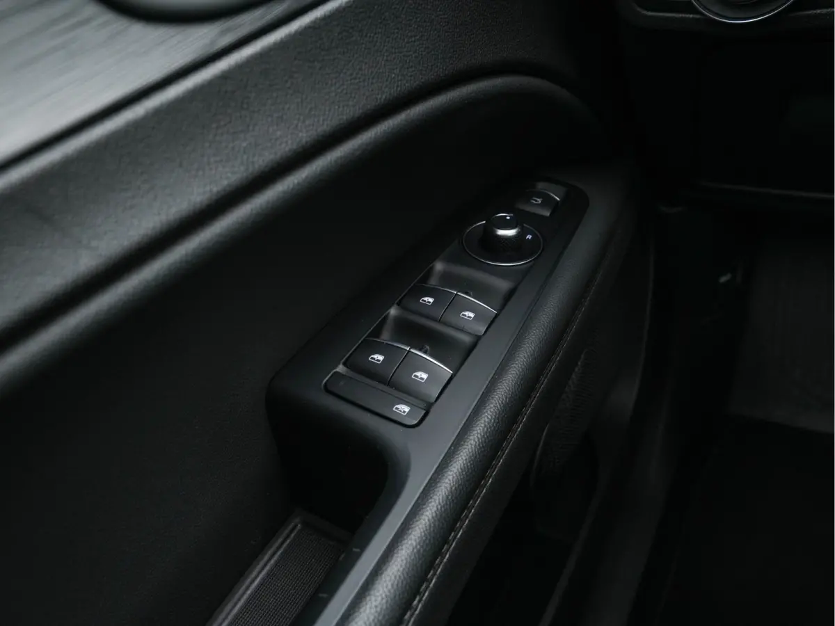 2.2d Super Aut. *LEATHER-FABRIC | BI-XENON | DAB+ | NAVI-FULLMAP | COMFORT-SEATS | ECC | CRUISE | PDC | 18"ALU*