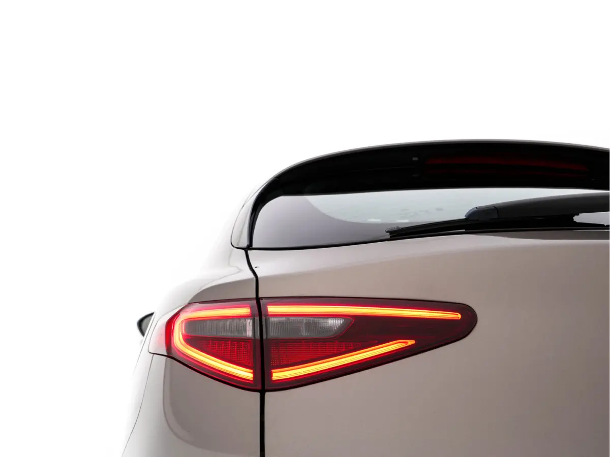 2.2d Super Aut. *LEATHER-FABRIC | BI-XENON | DAB+ | NAVI-FULLMAP | COMFORT-SEATS | ECC | CRUISE | PDC | 18"ALU*