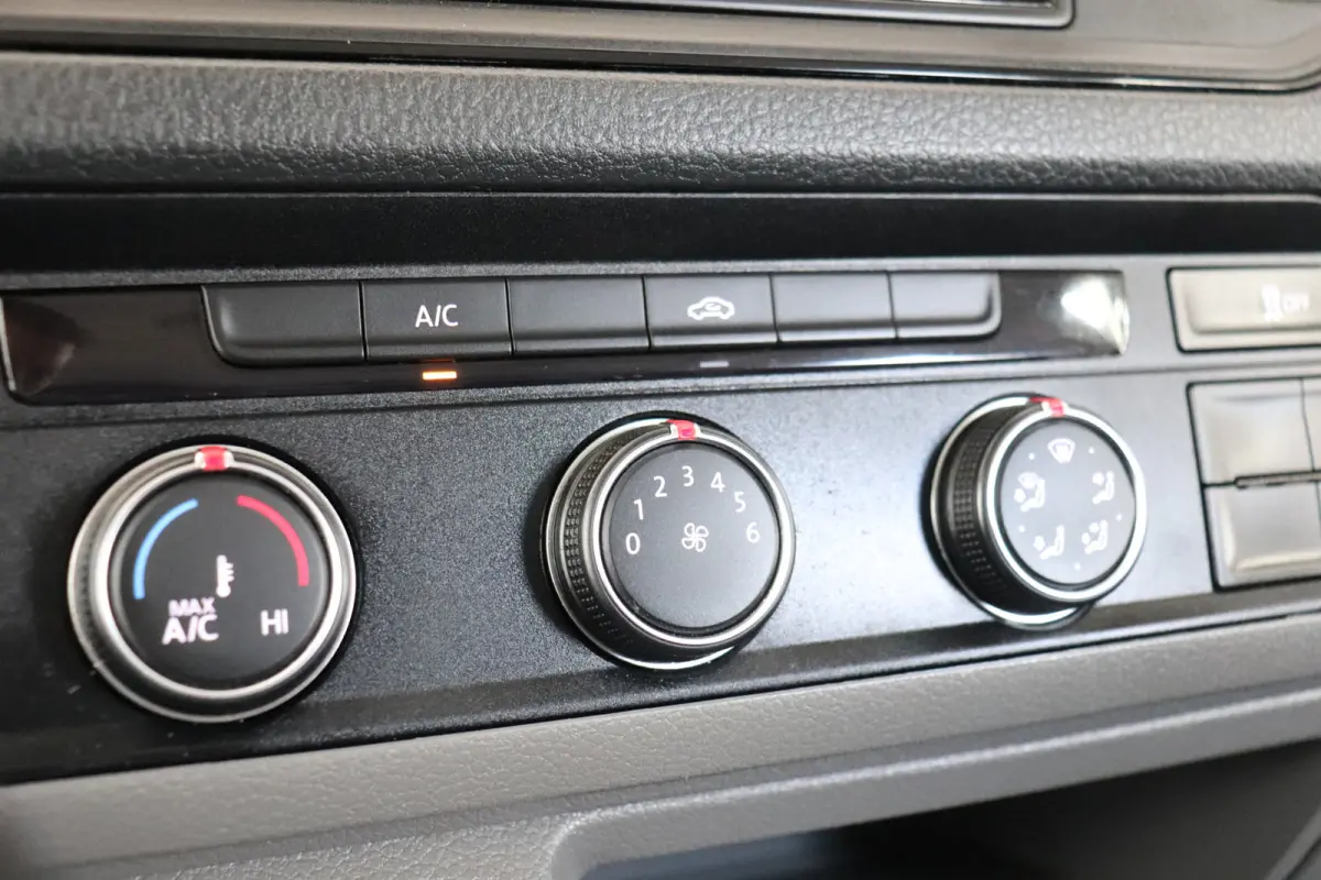 2.0 TDI 177PK L3H3 Dubbele Cabine EURO 6 - Airco - Navi - Cruise - € 20.950,- Excl.