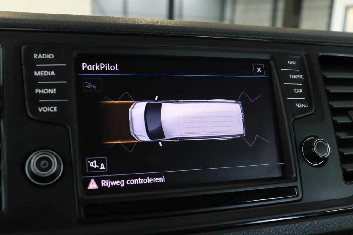 2.0 TDI 177PK L3H3 Dubbele Cabine EURO 6 - Airco - Navi - Cruise - € 20.950,- Excl.