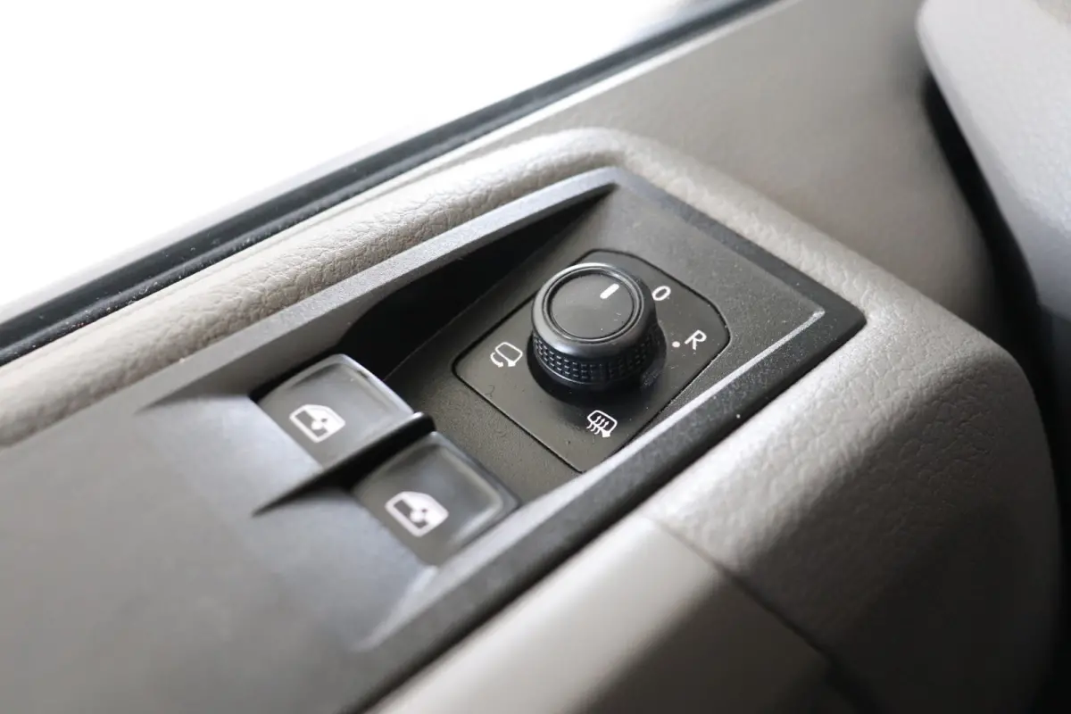 2.0 TDI 177PK L3H3 Dubbele Cabine EURO 6 - Airco - Navi - Cruise - € 20.950,- Excl.