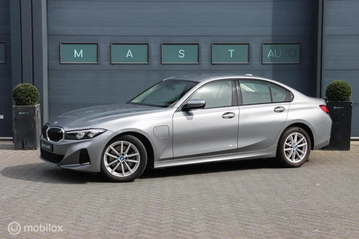 BMW 3 Serie Sedan 2024 Hybride Automatisch leasen