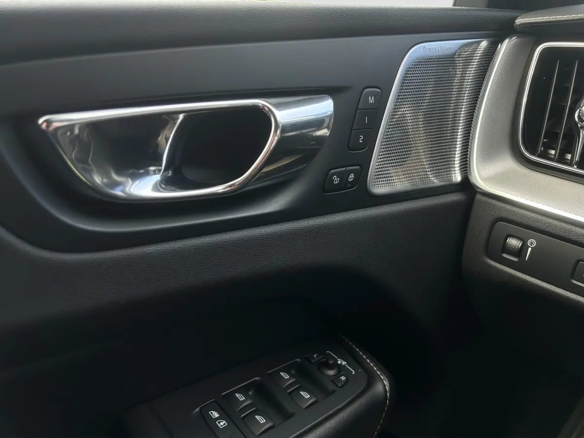 2.0 T5 AWD R-Design | Luchtvering | Bowers & Wilkens | Polestar Tuning | Pano | Camera | Cruise Control | Trekhaak |