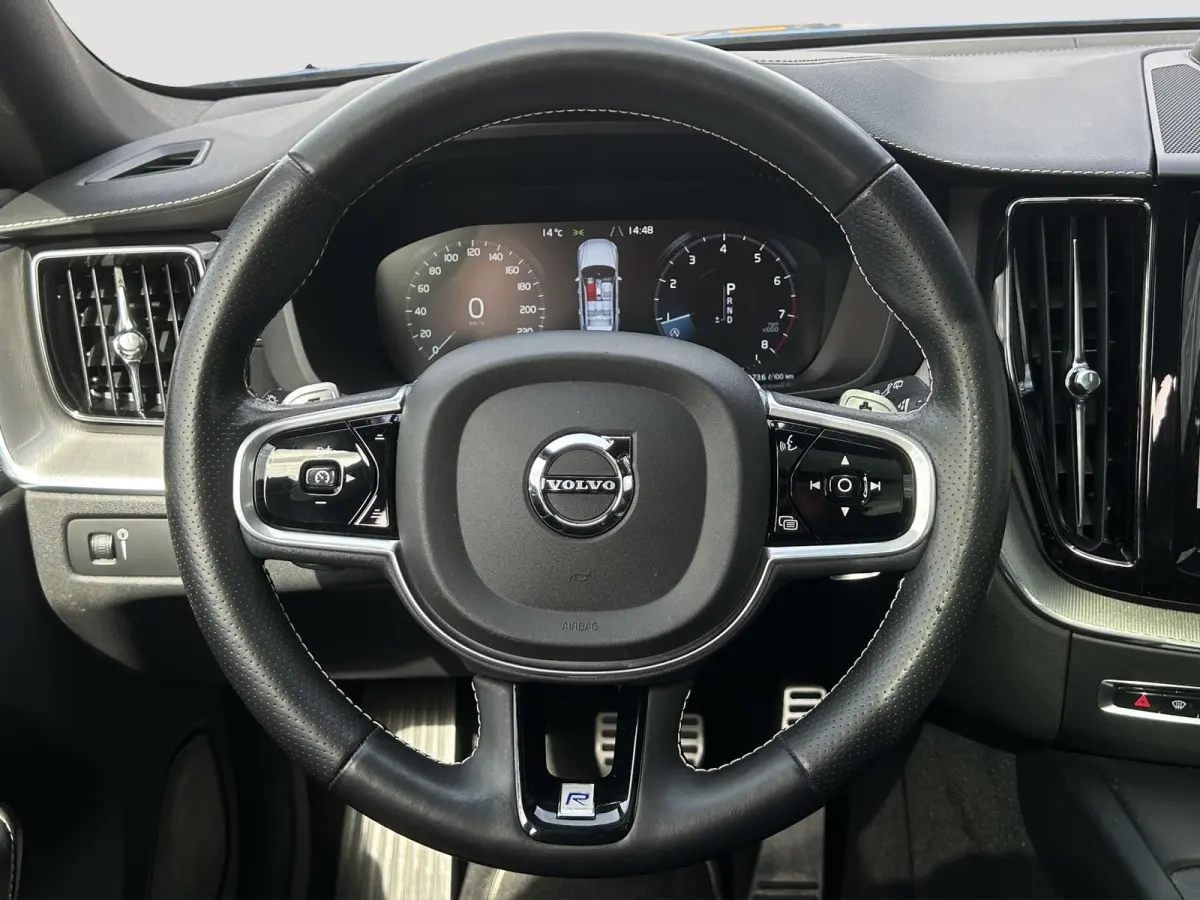 2.0 T5 AWD R-Design | Luchtvering | Bowers & Wilkens | Polestar Tuning | Pano | Camera | Cruise Control | Trekhaak |