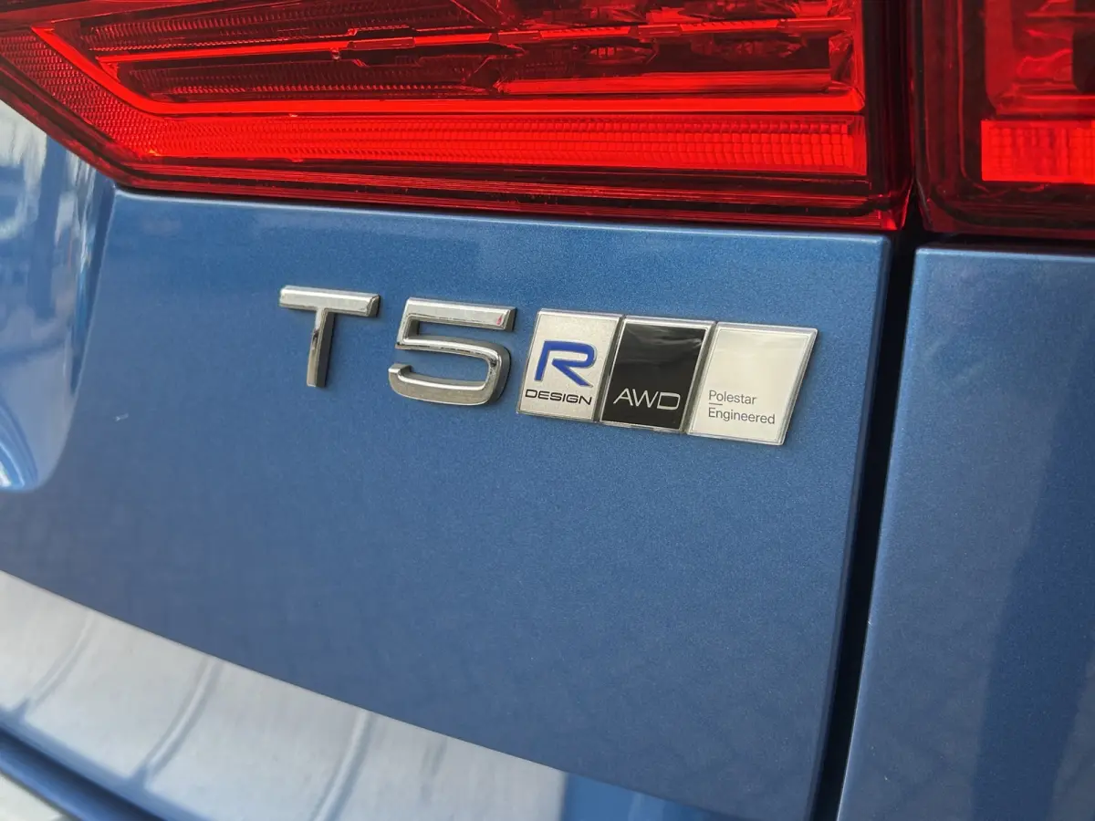 2.0 T5 AWD R-Design | Luchtvering | Bowers & Wilkens | Polestar Tuning | Pano | Camera | Cruise Control | Trekhaak |