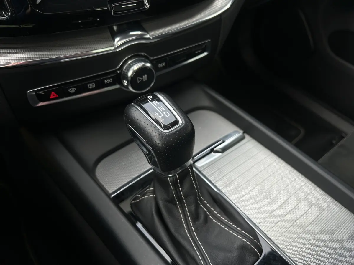 2.0 T5 AWD R-Design | Luchtvering | Bowers & Wilkens | Polestar Tuning | Pano | Camera | Cruise Control | Trekhaak |
