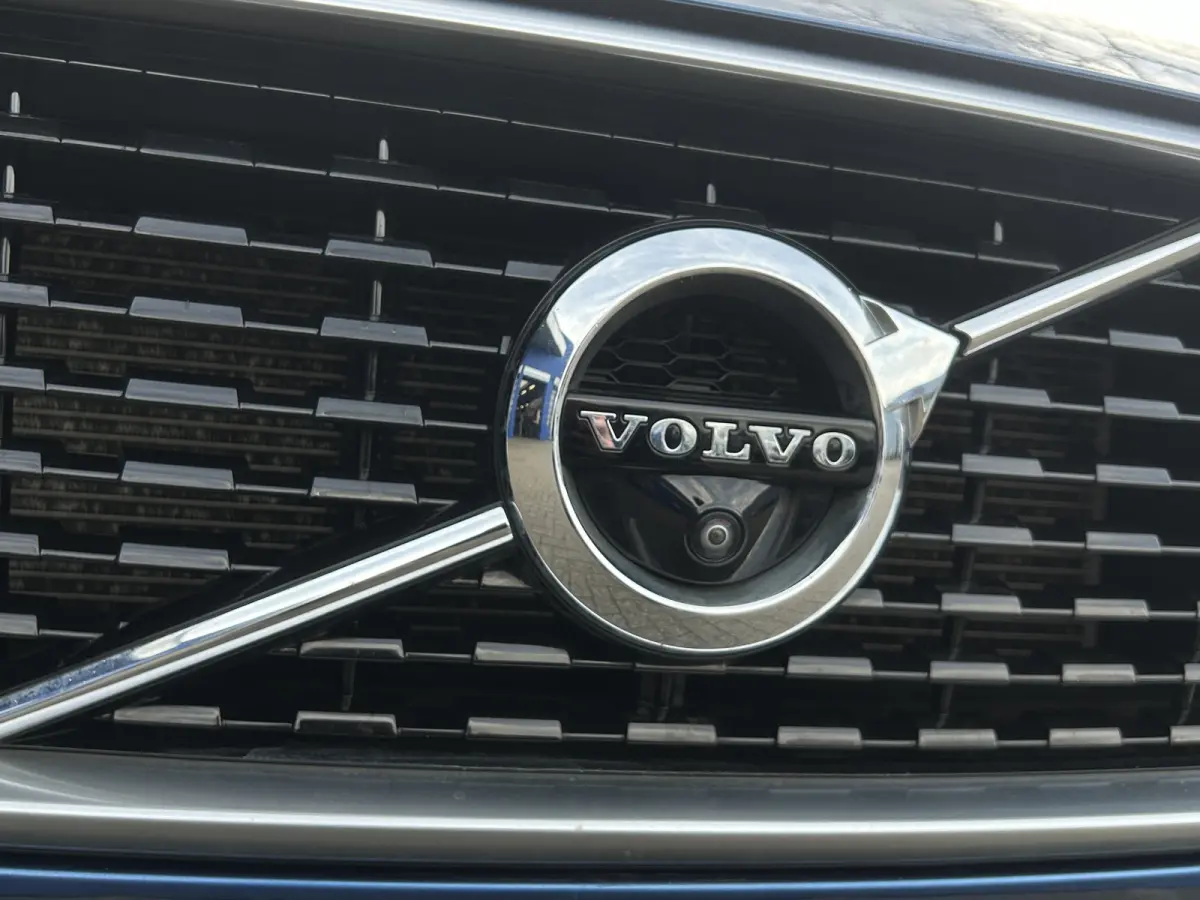 2.0 T5 AWD R-Design | Luchtvering | Bowers & Wilkens | Polestar Tuning | Pano | Camera | Cruise Control | Trekhaak |