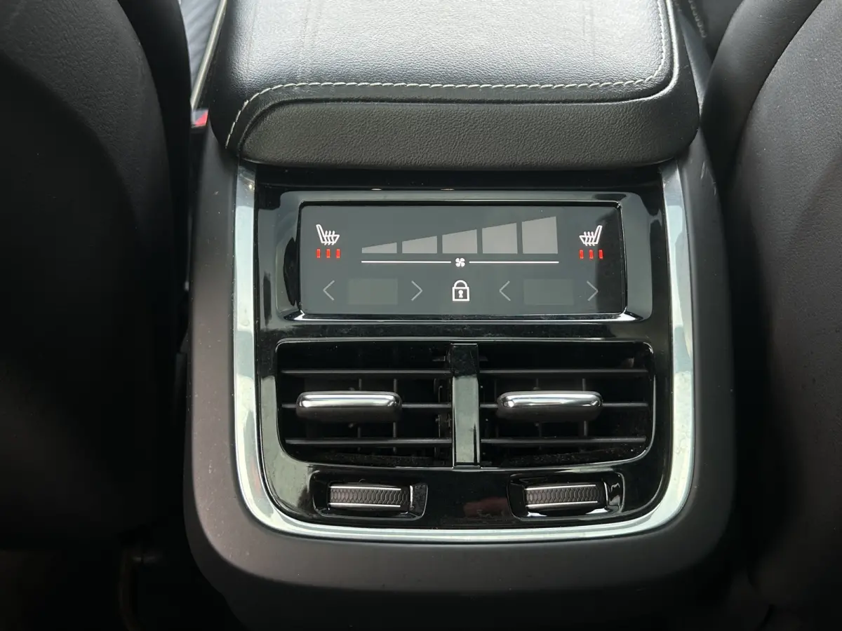2.0 T5 AWD R-Design | Luchtvering | Bowers & Wilkens | Polestar Tuning | Pano | Camera | Cruise Control | Trekhaak |