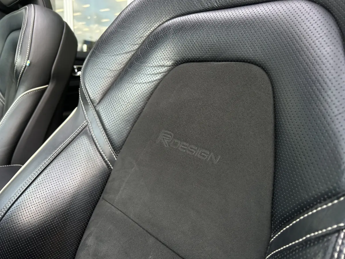 2.0 T5 AWD R-Design | Luchtvering | Bowers & Wilkens | Polestar Tuning | Pano | Camera | Cruise Control | Trekhaak |