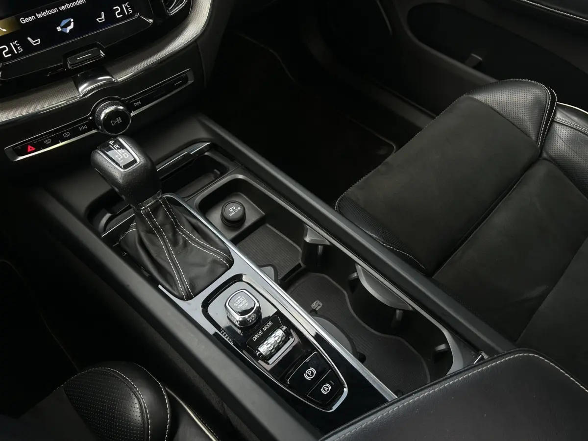 2.0 T5 AWD R-Design | Luchtvering | Bowers & Wilkens | Polestar Tuning | Pano | Camera | Cruise Control | Trekhaak |