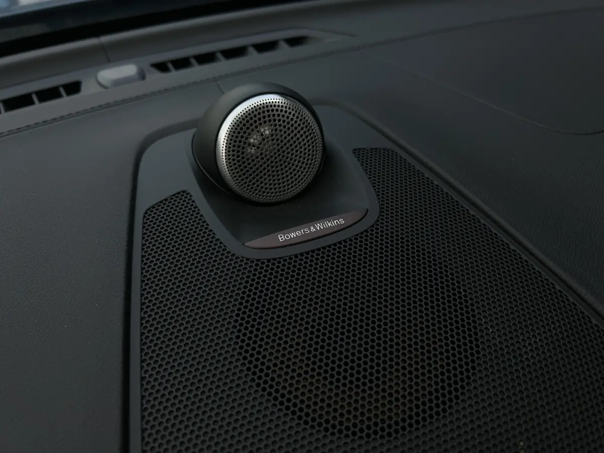 2.0 T5 AWD R-Design | Luchtvering | Bowers & Wilkens | Polestar Tuning | Pano | Camera | Cruise Control | Trekhaak |