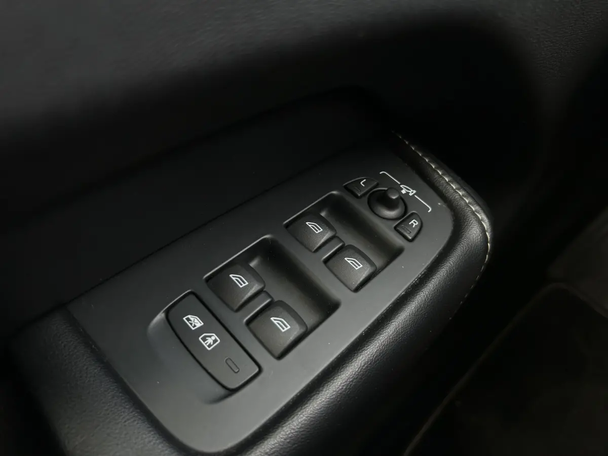 2.0 T5 AWD R-Design | Luchtvering | Bowers & Wilkens | Polestar Tuning | Pano | Camera | Cruise Control | Trekhaak |