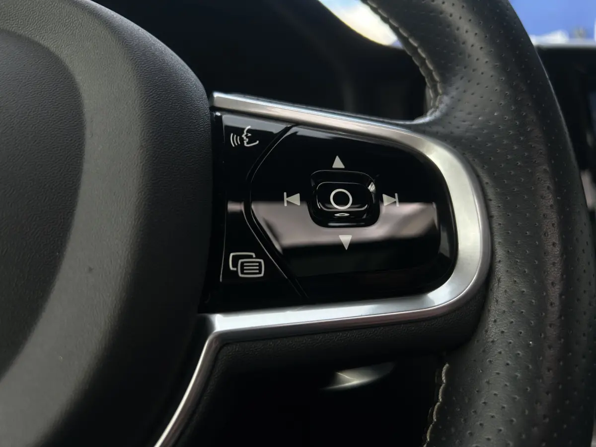 2.0 T5 AWD R-Design | Luchtvering | Bowers & Wilkens | Polestar Tuning | Pano | Camera | Cruise Control | Trekhaak |
