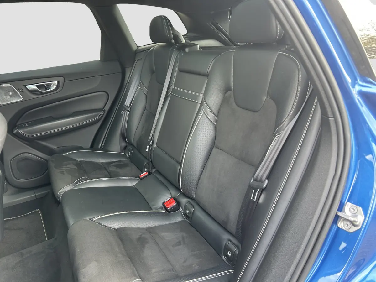 2.0 T5 AWD R-Design | Luchtvering | Bowers & Wilkens | Polestar Tuning | Pano | Camera | Cruise Control | Trekhaak |