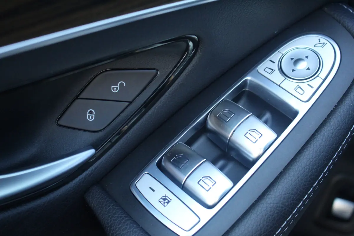 350e 4MATIC Business Solution AMG | Pano | 360 Camera | Dodehoeksens. | Elek. Achterklep | Keyless | LED | Navi | Stoelverwarming | Pano | 360 Camera | Dodehoeksens. | Elek. Achterklep | Key