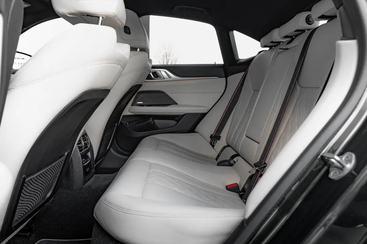M440i xDrive High Executive | schuif-/kanteldak | Harman-Kardon | Laser LED | Leder | 20"