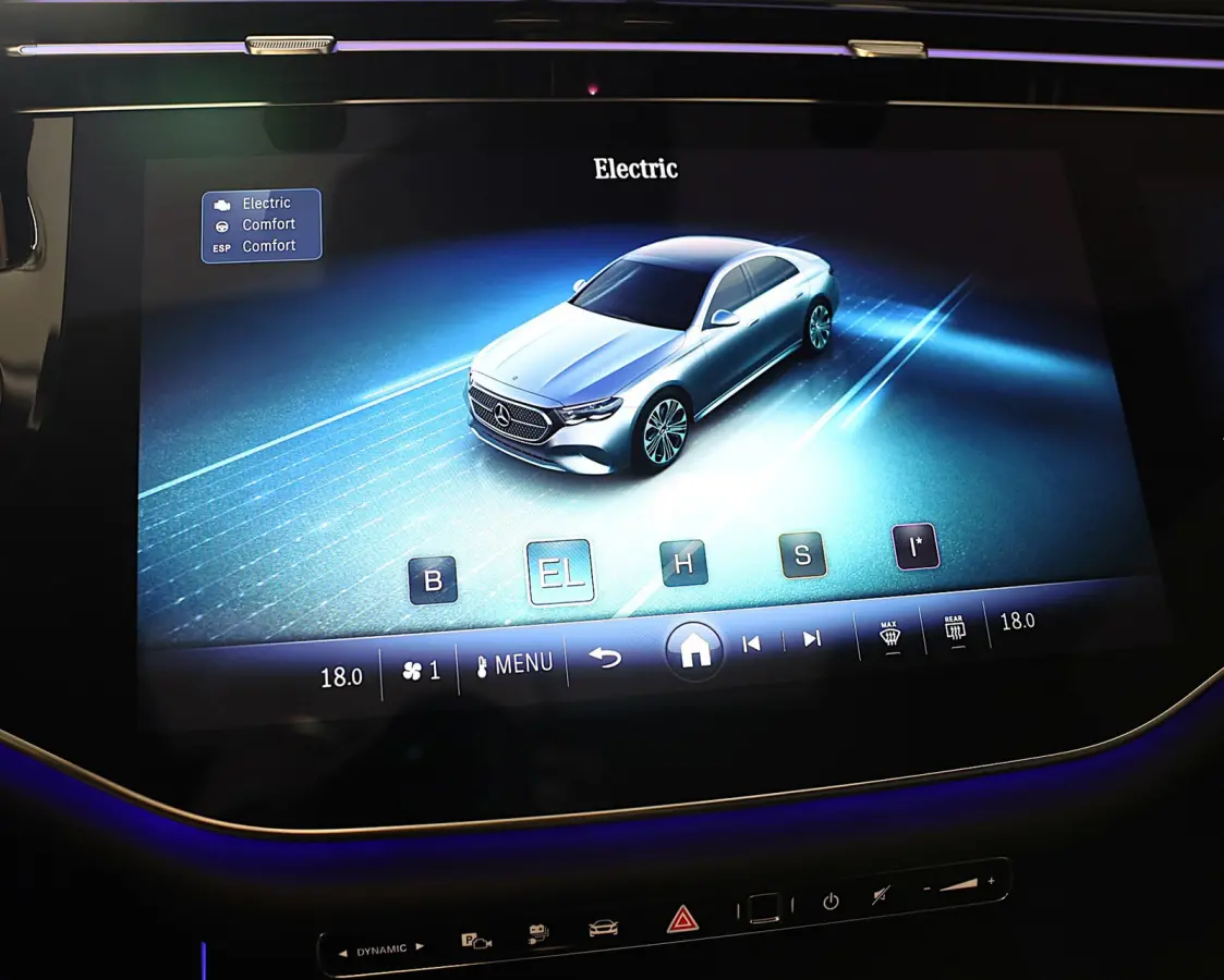 300 e AMG 53 Look / HYPERSCREEN / Acc / Memory / Elek Stoelen / 360 Camera / Dode Hoek / Open Pano / 21 Inc