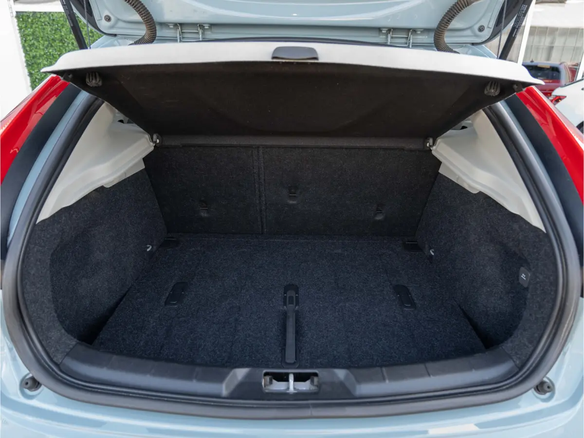 1.5 T3 Aut. Momentum | Blis | 18" LMV | Winter Pack