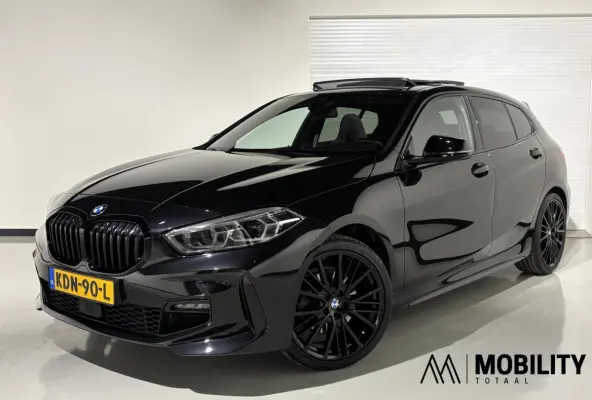 118i M Sport |PANODAK|KUIPSTOELEN|H&K|19''|ACC|HUD|CAM|SFEER|High Executive|LED|APPLE|