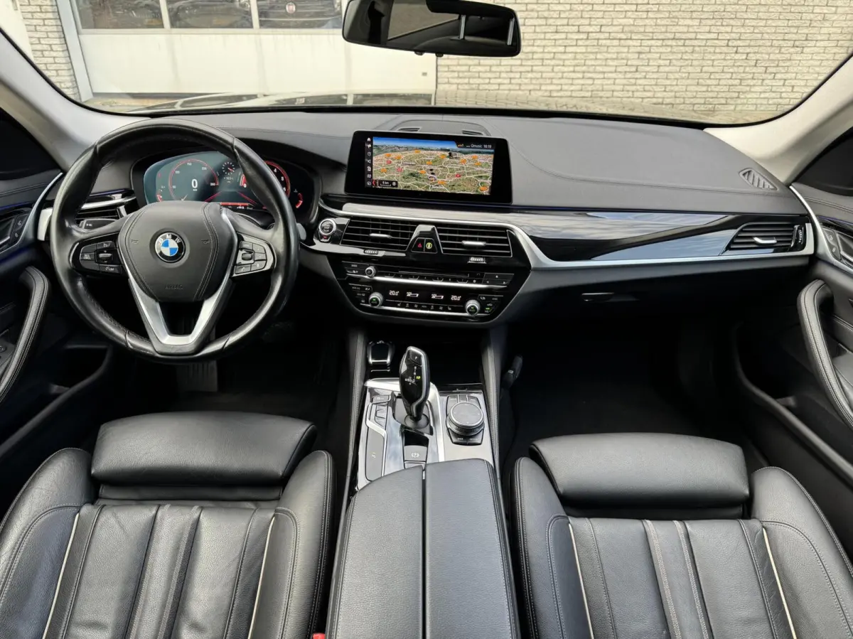 520i High Executive Edition Virtualcockpit/Leer/LED/Camera/Stoelverwarming/Trekhaak