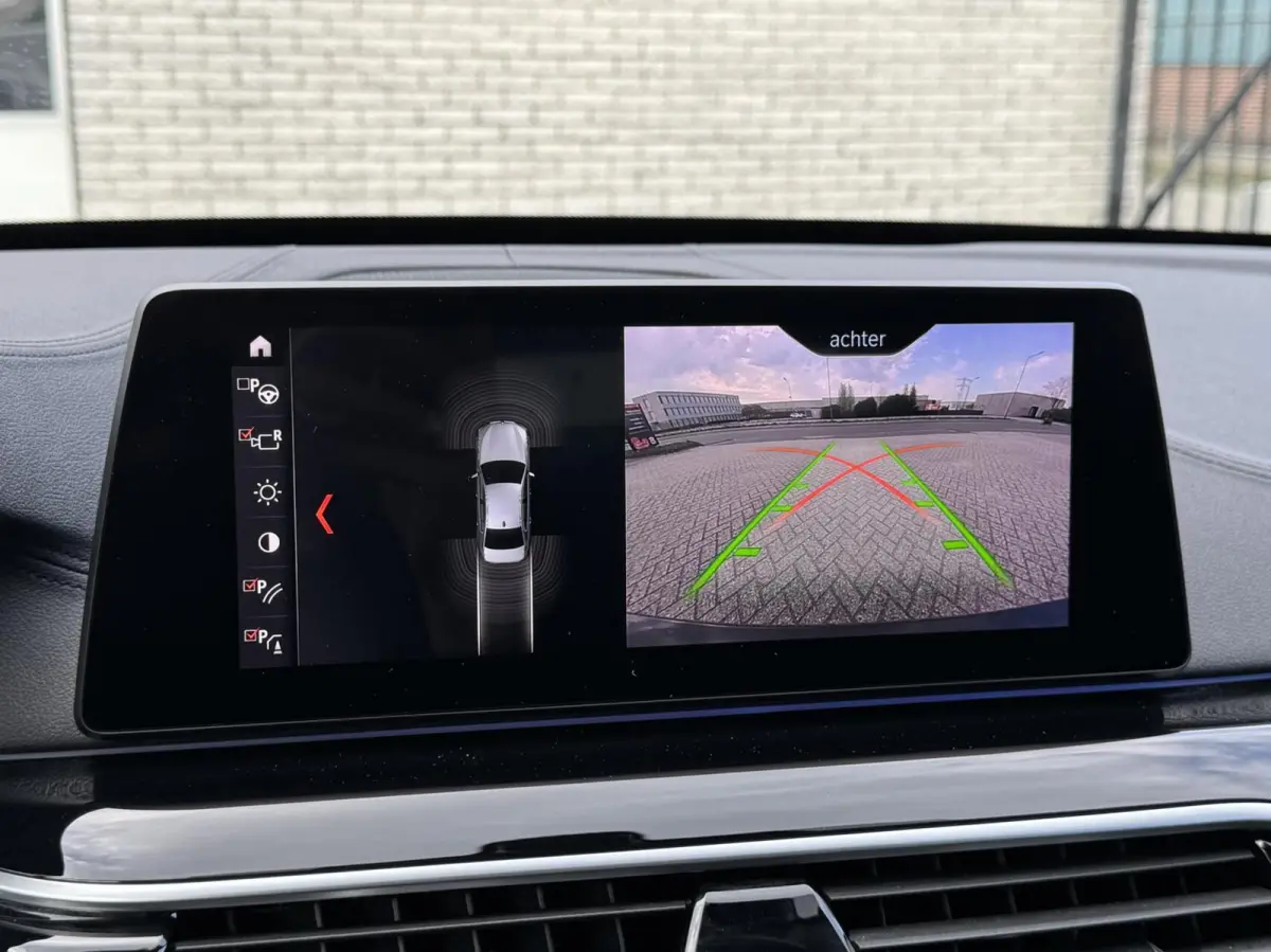 520i High Executive Edition Virtualcockpit/Leer/LED/Camera/Stoelverwarming/Trekhaak