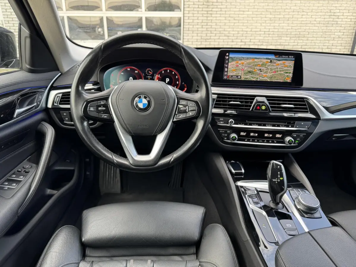520i High Executive Edition Virtualcockpit/Leer/LED/Camera/Stoelverwarming/Trekhaak
