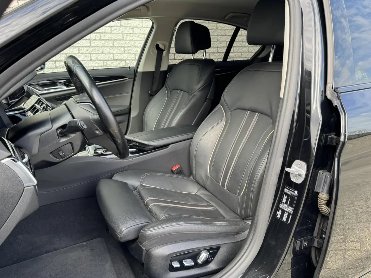 520i High Executive Edition Virtualcockpit/Leer/LED/Camera/Stoelverwarming/Trekhaak