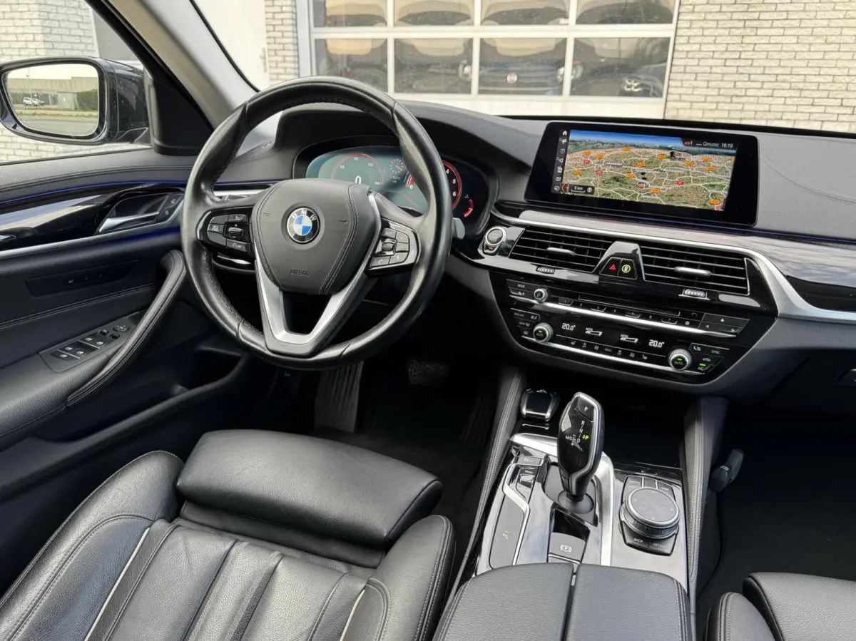 520i High Executive Edition Virtualcockpit/Leer/LED/Camera/Stoelverwarming/Trekhaak