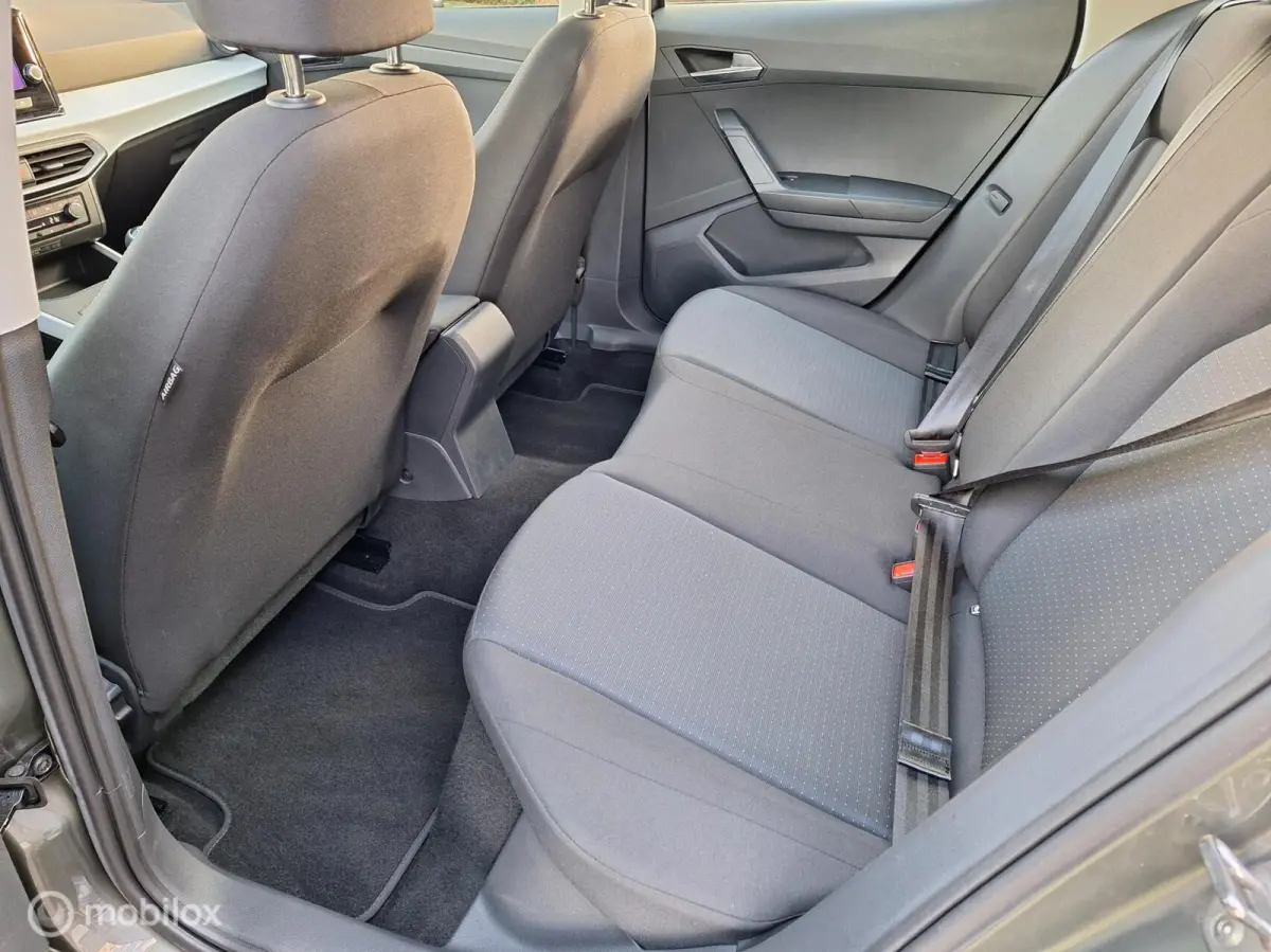 1.0 TSI Style 1e Eig. BTW-Auto ! Apple-Carplay-Navigatie, LM-Velgen 17" Cruise-Control, Led, Climate-Control, PDC.