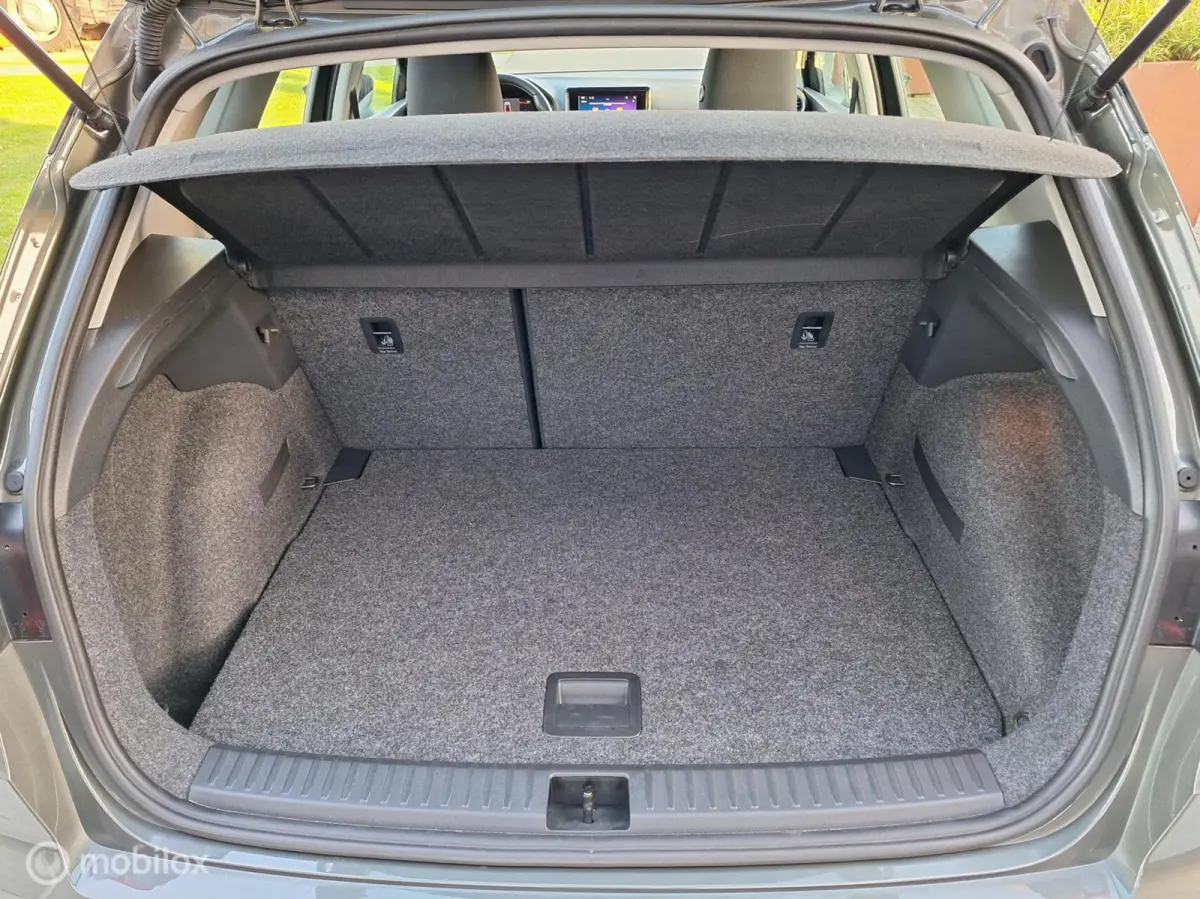 1.0 TSI Style 1e Eig. BTW-Auto ! Apple-Carplay-Navigatie, LM-Velgen 17" Cruise-Control, Led, Climate-Control, PDC.